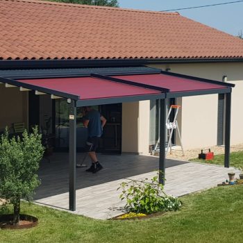 Store pergola d'une maison