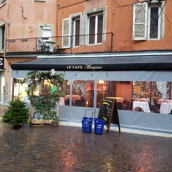 Façade de protection du café Margaux