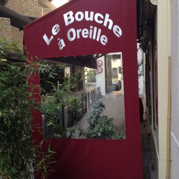 Tonnelle de protection d'une terrasse de restaurant